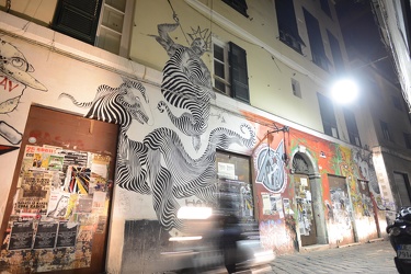 Genova, centro storico, vicoli - via dei Giustiniani - facciata 