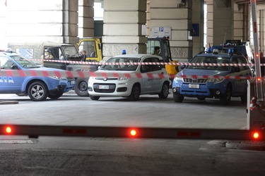 Genova - stazione marittima - allarme bomba per una opel bianca 