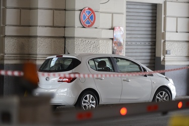 Genova - stazione marittima - allarme bomba per una opel bianca 