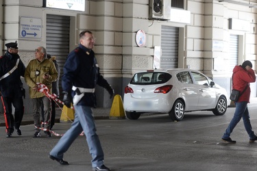 Genova - stazione marittima - allarme bomba per una opel bianca 