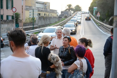 Genova, Multedo - blocco stradale residenti contro installazione