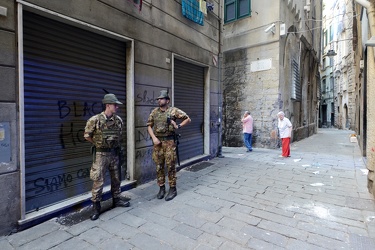 Genova, vicoli - vico Mele - bambina di quattro anni cade dal te