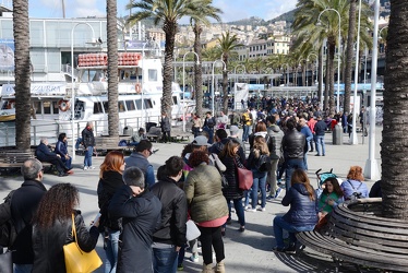 Genova, porto antico - coda lunga weekend acquario turisti