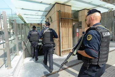 Genova - metropolitana controlli speciali carabinieri anti terro