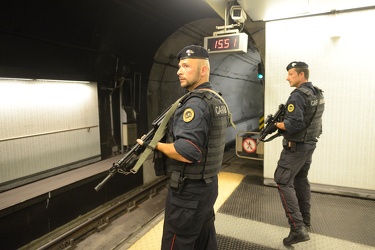 Genova - metropolitana controlli speciali carabinieri anti terro