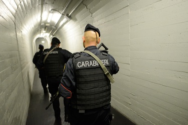 Genova - metropolitana controlli speciali carabinieri anti terro