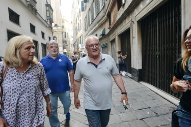 Genova - candidato sindaco Gianni Crivello in giro nel centro st