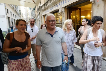 Genova - candidato sindaco Gianni Crivello in giro nel centro st