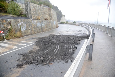 Genova, Voltri - i danni provocati dalla mareggiata