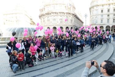 Genova, piazza De Ferrari - flash mob contro violenza di genere