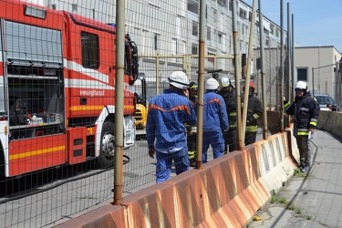 Genova, Darsena - fuga di gas causa tubo rotto, evacuto istituto