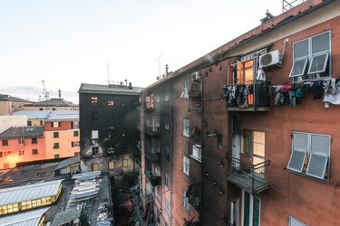 incendio sestri palazzo annerito 012017-4130