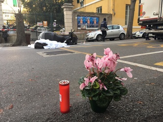 Genova, Corso Armellini - incidente mortale, sccoter contro cami