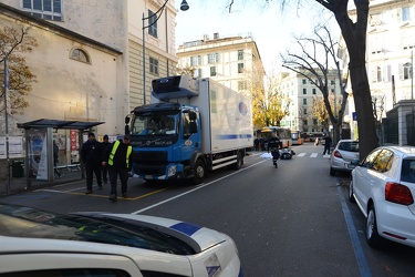 Genova, Corso Armellini - incidente mortale, sccoter contro cami