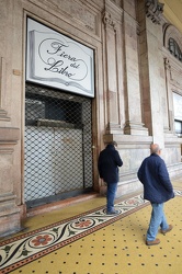 Genova - libreria fiera del libro chiude: serrande abbassate