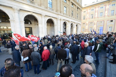 Genova, De Ferrari - manifestazione contro legge sul gioco azzar