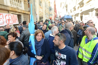 Genova, via garibaldi - manifestazione lavoratori AMIU