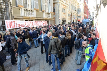 Genova, via garibaldi - manifestazione lavoratori AMIU
