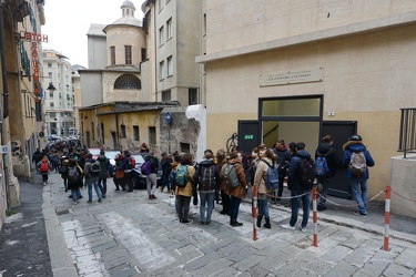 Genova - la moda dei ragazzi all'uscita delle scuole