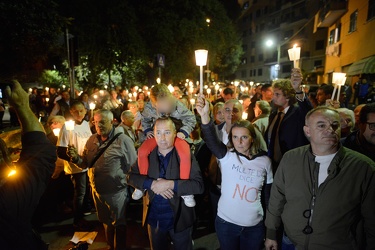 Genova Pegli, Multedo - fiaccolata contro centro giovani migrant