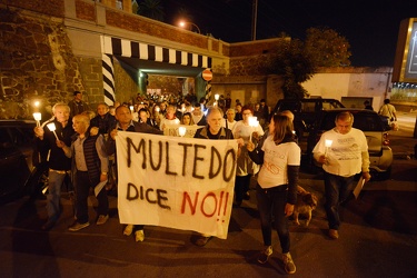 Genova Pegli, Multedo - fiaccolata contro centro giovani migrant