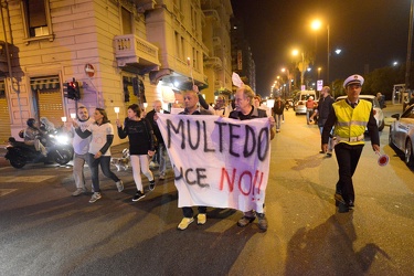 Genova Pegli, Multedo - fiaccolata contro centro giovani migrant