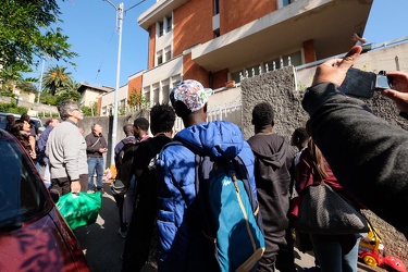 Genova Pegli, Multedo - arrivati i primi dodici migranti e conse