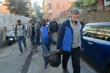 Genova Pegli, Multedo - il primo giorno dei dodici migranti nell