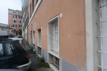 Genova - centro storico - alcuni muri ripuliti tra piazza Sarzan