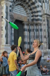 Genova, piazza San Lorenzo - presidio protesta artisti strada 