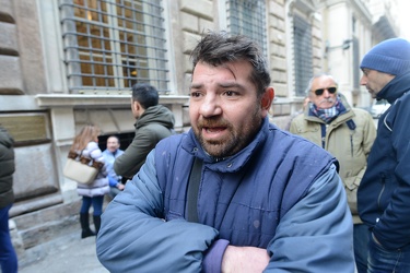 Genova - la protesta dei lavoratori del mercato del pesce