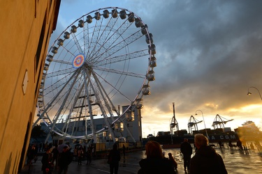 Genova, porto antico - la nuova ruota panoramica