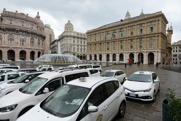 Genova - presidio taxi in piazza De Ferrari almeno fino alle 15: