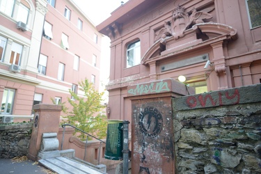 Genova, via Bertani, Liceo Deledda - comparso logo Blocco studen