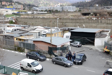 Genova, Bolzaneto - operazione carabinierti sequestro beni campo