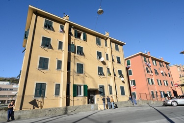 Genova, Bolzaneto - San Quirico, palazzo crivellato di colpi