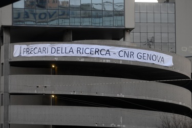 Genova, San Benigno - striscione appeso da precari ricerca CNR