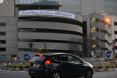 Genova, San Benigno - striscione appeso da precari ricerca CNR