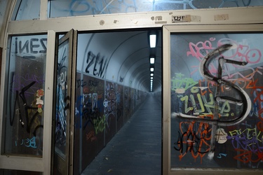 Genova - i tunnel che conducono agli ascensori cittadini 