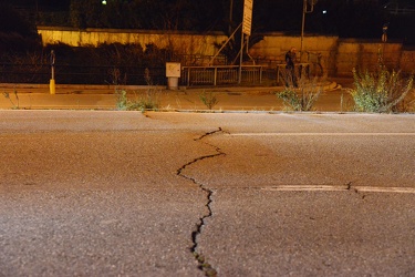 Genova - crepa nell‚Äôasfalto in corso Europa strada chiusa e po