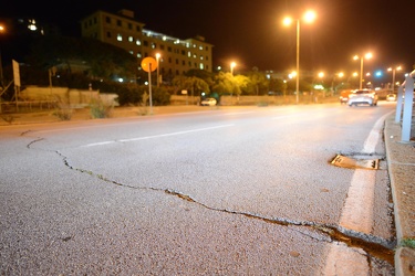 Genova - crepa nell‚Äôasfalto in corso Europa strada chiusa e po