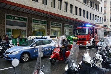 Genova, via Fieschi - allarme incendio filiale banca, poi rientr