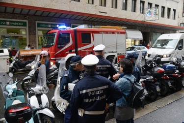 Genova, via Fieschi - allarme incendio filiale banca, poi rientr