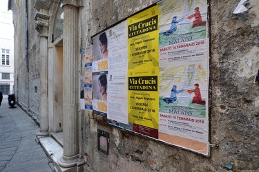 Genova - questione bulloni in centro storico, piccoli scempi su 