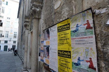 Genova - questione bulloni in centro storico, piccoli scempi su 