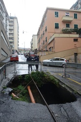Genova, quartiere San Fruttuoso - cade e muore in una vecchia vo