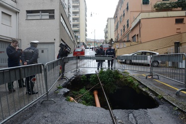 Genova, quartiere San Fruttuoso - cade e muore in una vecchia vo