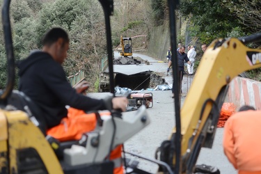 Genova, frazione Pegli, San Carlo di Cese - crollo carreggiata s