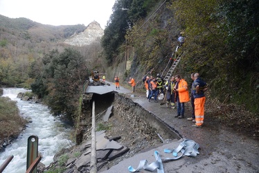 Genova, frazione Pegli, San Carlo di Cese - crollo carreggiata s