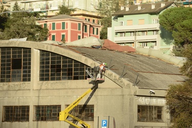 Genova - danni maltempo in val Bisagno - tetto officina guglielm